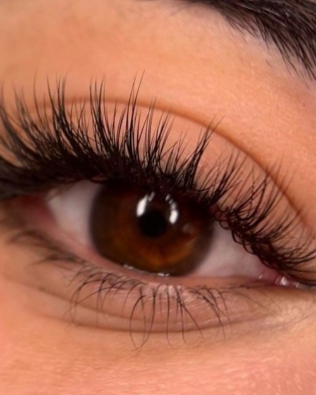 Volumineuze wimperextensions, bruin oog
